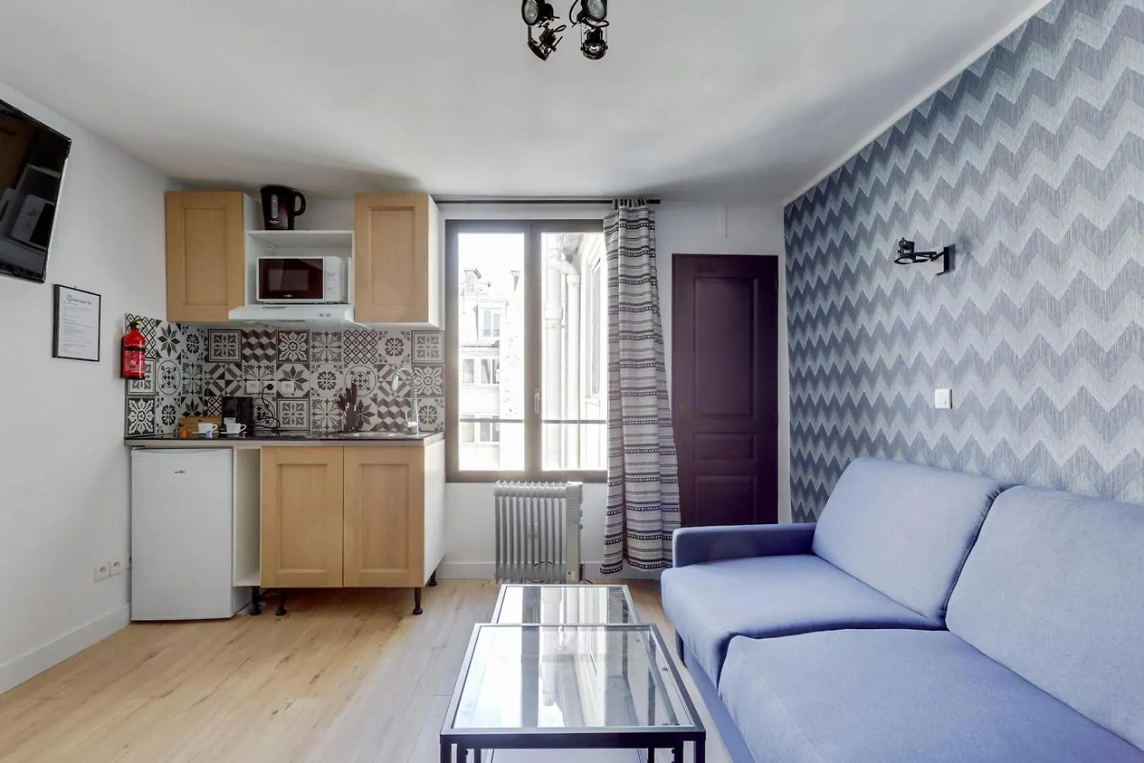 129 Haim - Superbe A Paris. *